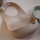 LOVI Silikónový podbradník s vreckom N